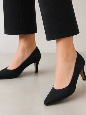 Anne Klein ll Vintage Women's Grosgrain Classic Black Heels, Size 8N